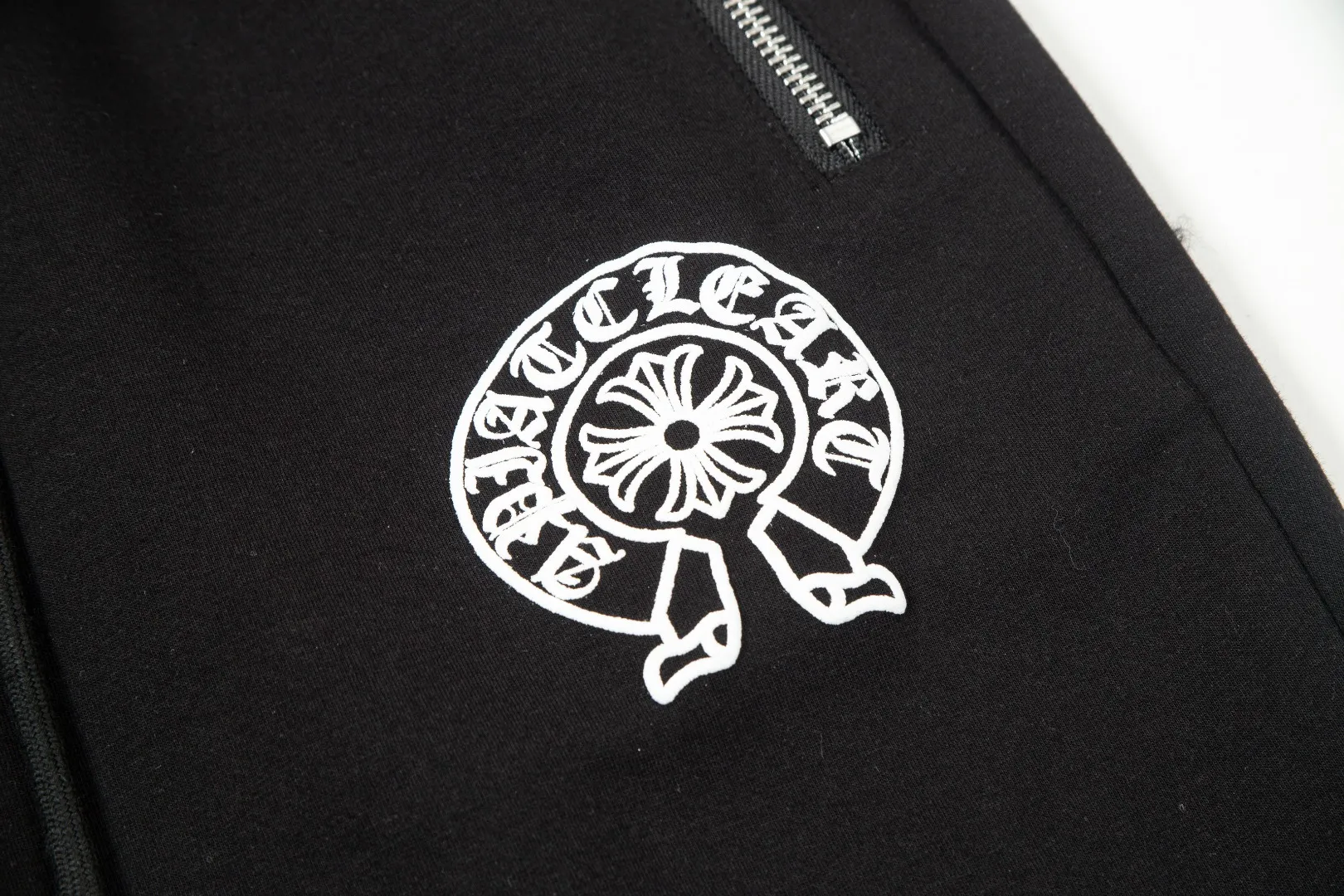 SSNew Arrival Same Style👫logo ， Same Style ， ！ * ， logo ！ ， ， ！ ， 、 、 ， ！ Breathable 。Versatile ， ， V ， ， Same Style！ Size：M-3XL